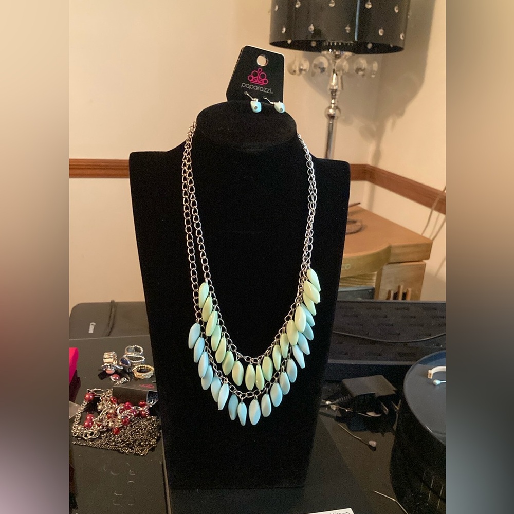 Elegant Green Necklace with Matching Earrings